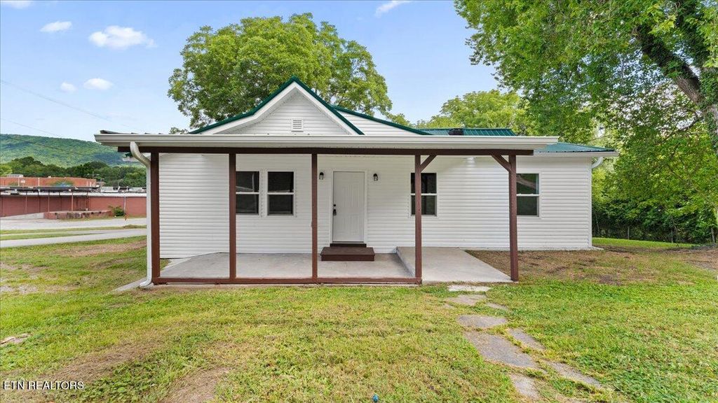 Photo of 601 N Kingston Ave, Rockwood, TN 37854 (MLS # 1308448)