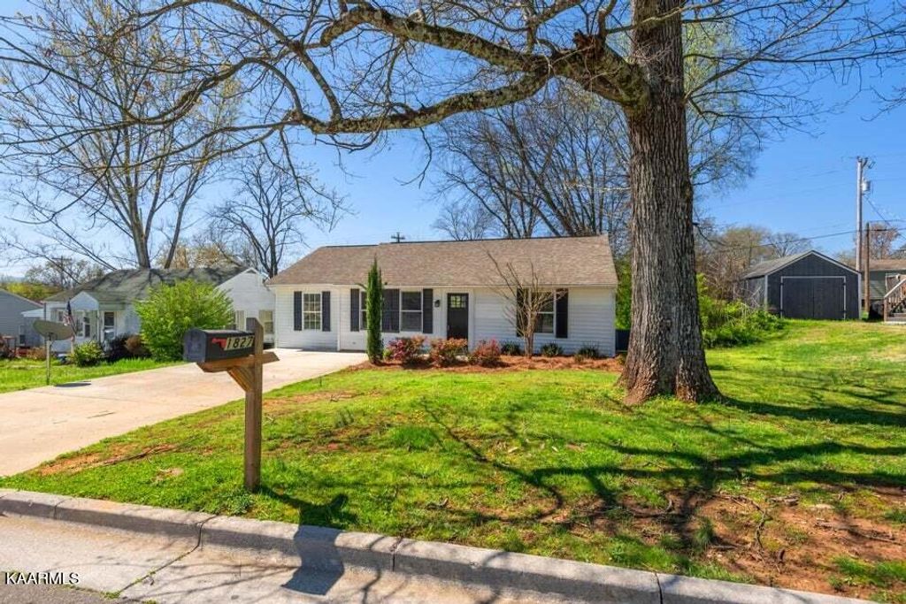 Photo of 1827 Kettering Rd, Alcoa, TN 37701 (MLS # 1224753)