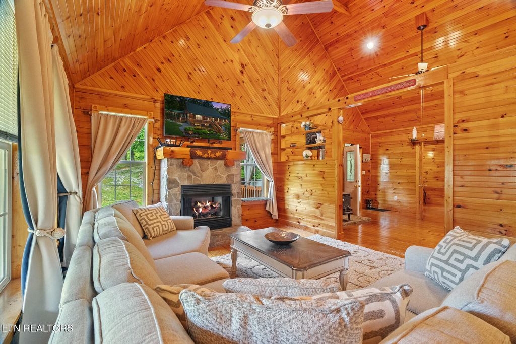 Photo of 2516 Edgewater Lane Ln, Dandridge, TN 37725 (MLS # 1315121)