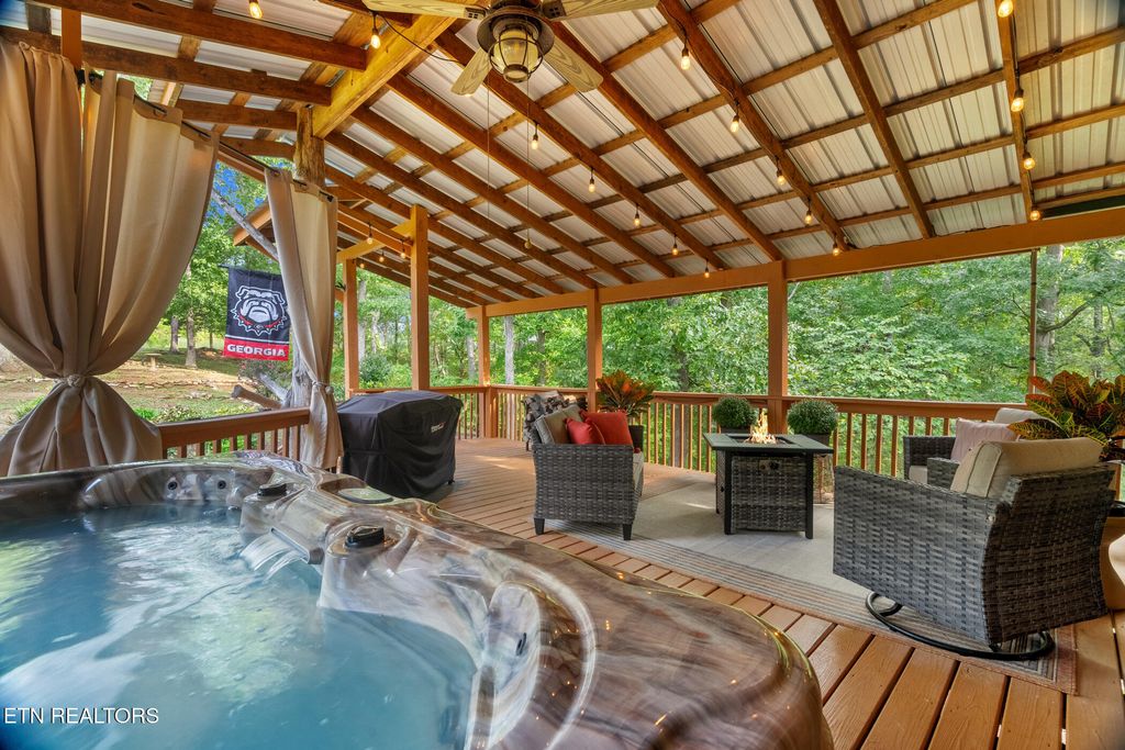 Photo of 2516 Edgewater Lane Ln, Dandridge, TN 37725 (MLS # 1315121)