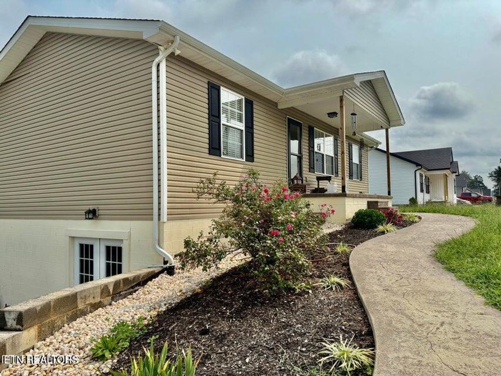 Photo of 2670 SHARPS CHAPEL Rd, Sharps Chapel, TN 37866 (MLS # 1331735)