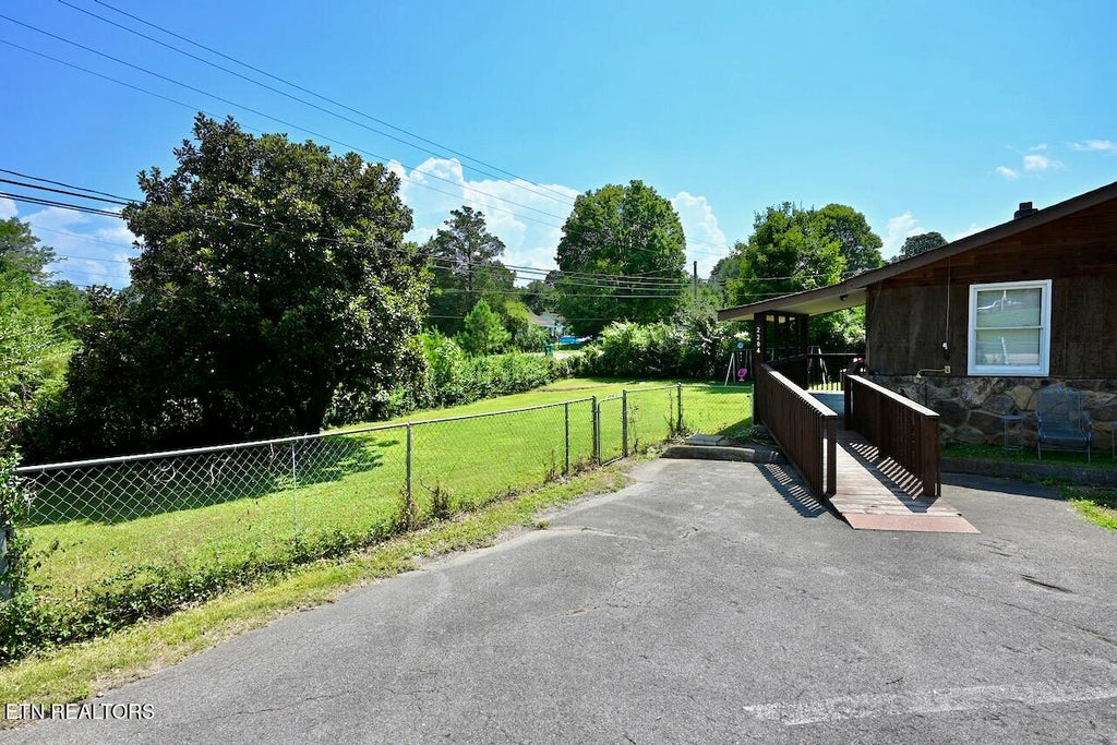 Photo of 2204 Mentor Rd, Louisville, TN 37777 (MLS # 1349156)