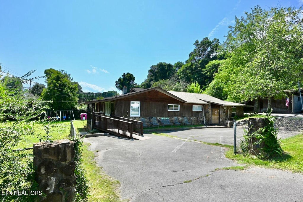 Photo of 2204 Mentor Rd, Louisville, TN 37777 (MLS # 1349156)
