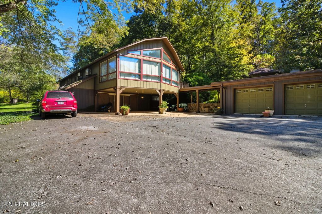 Photo of 1356 Jayell Rd, Sevierville, TN 37862 (MLS # 1316121)