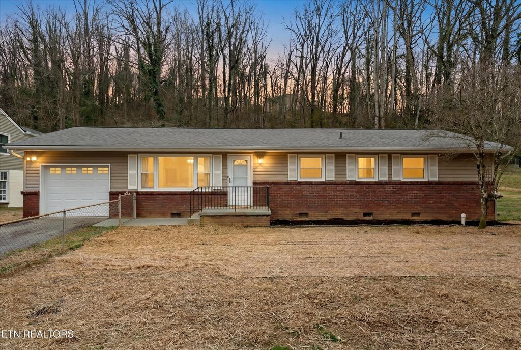Photo of 116 Stone Rd, Knoxville, TN 37920 (MLS # 1331347)