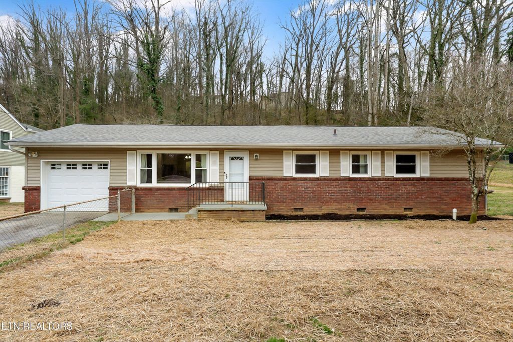 Photo of 116 Stone Rd, Knoxville, TN 37920 (MLS # 1331347)