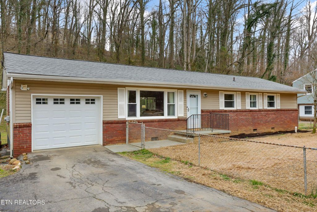Photo of 116 Stone Rd, Knoxville, TN 37920 (MLS # 1331347)