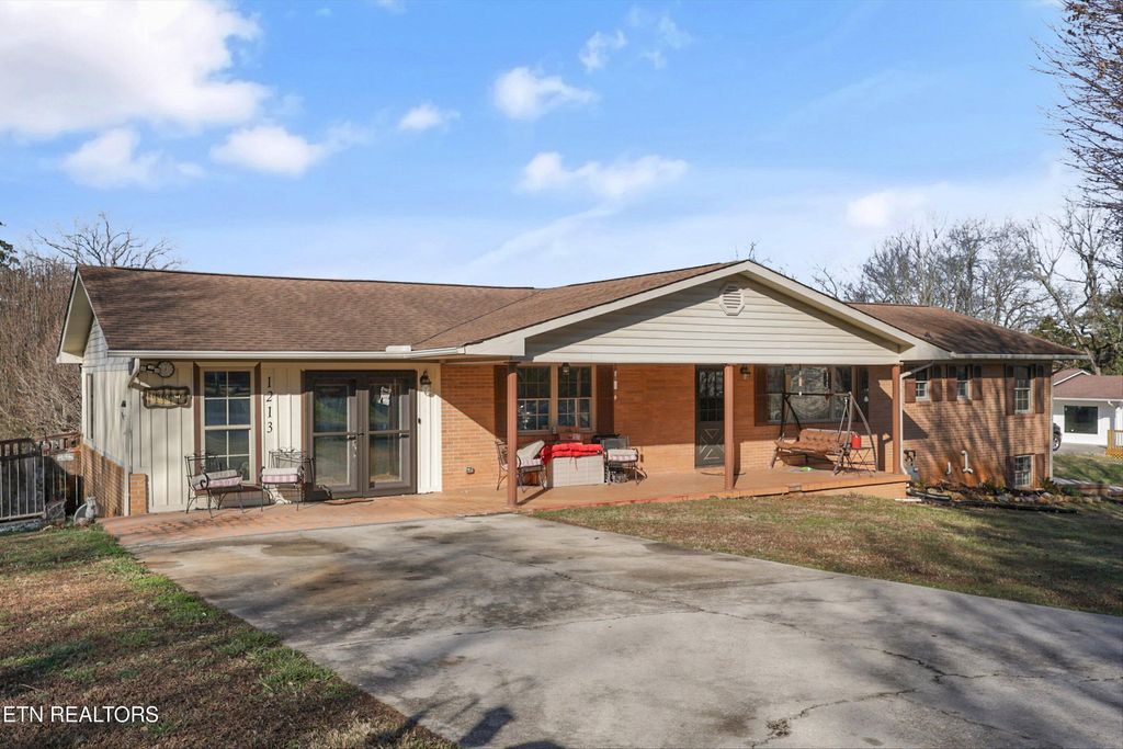 Photo of 1213 Carter Drive, Jefferson City, TN 37760 (MLS # 1328553)