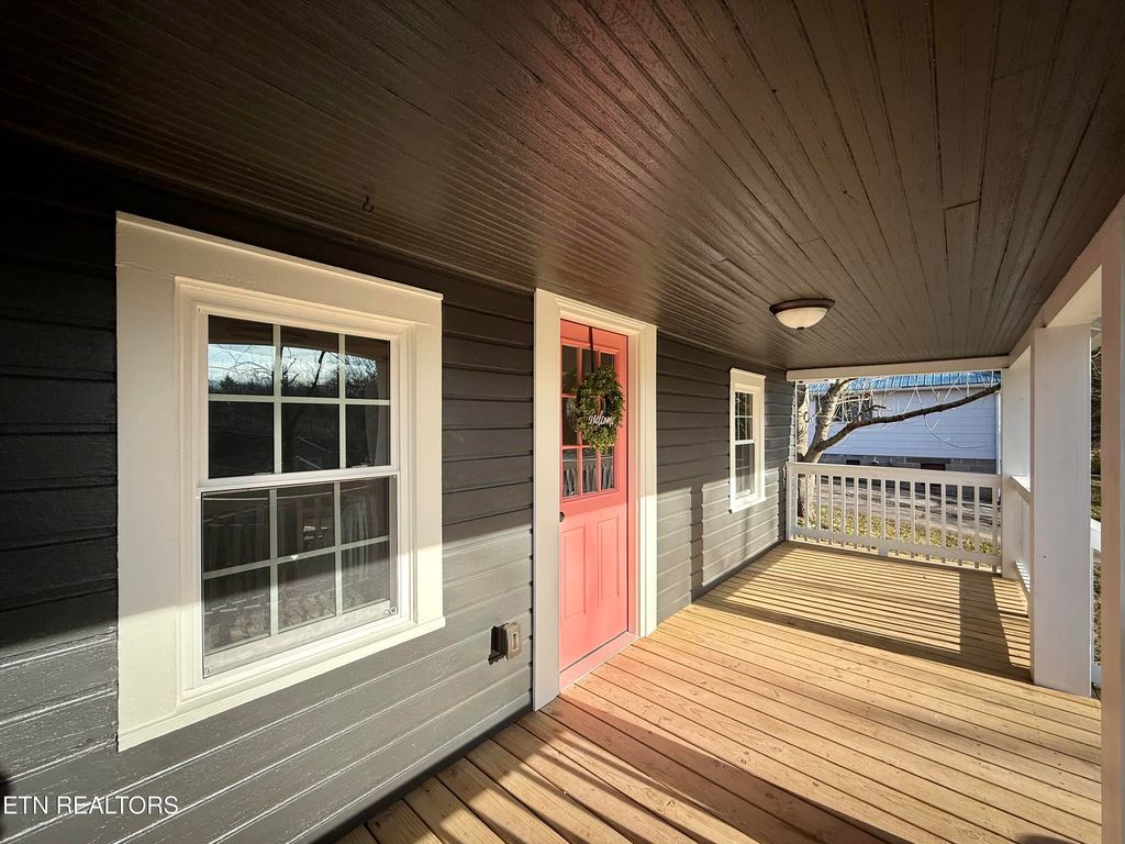 Photo of 316 Hunnicut Ave, Maryville, TN 37804 (MLS # 1324085)