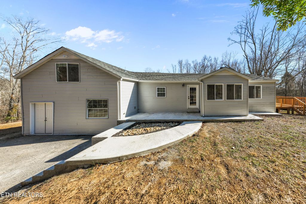 Photo of 214 Tanglewood Rd, Harriman, TN 37748 (MLS # 1324879)