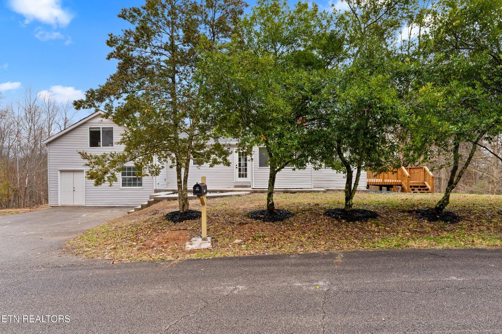 Photo of 214 Tanglewood Rd, Harriman, TN 37748 (MLS # 1324879)