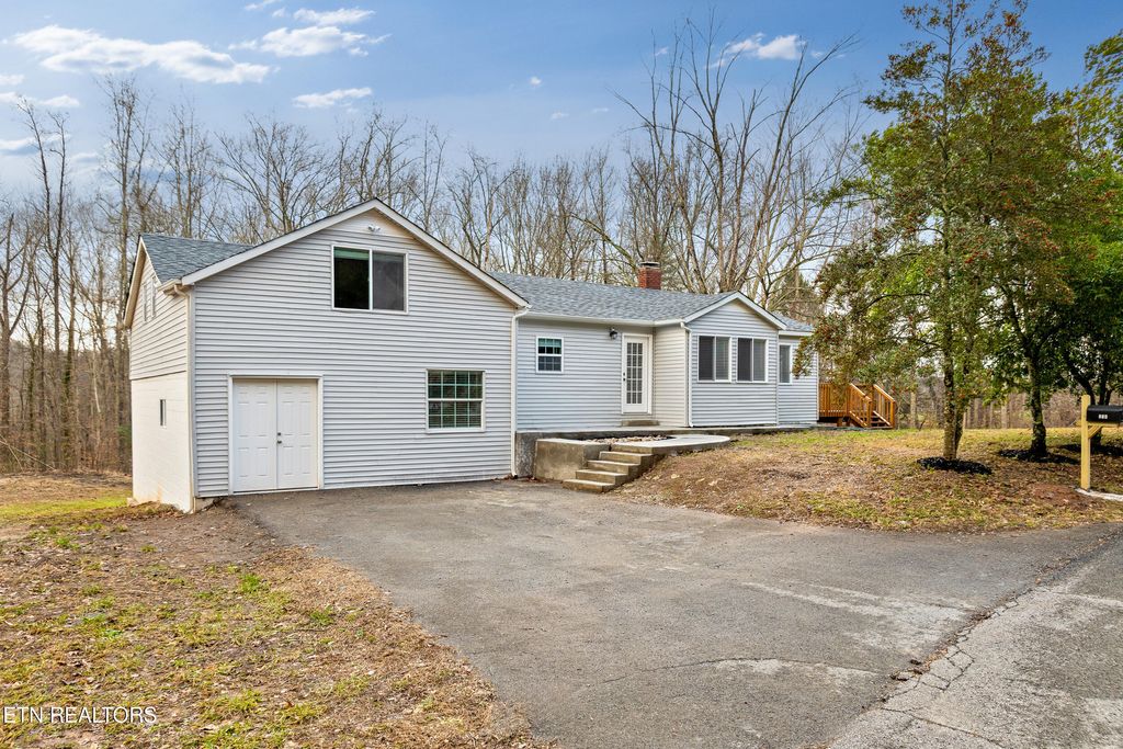 Photo of 214 Tanglewood Rd, Harriman, TN 37748 (MLS # 1324879)