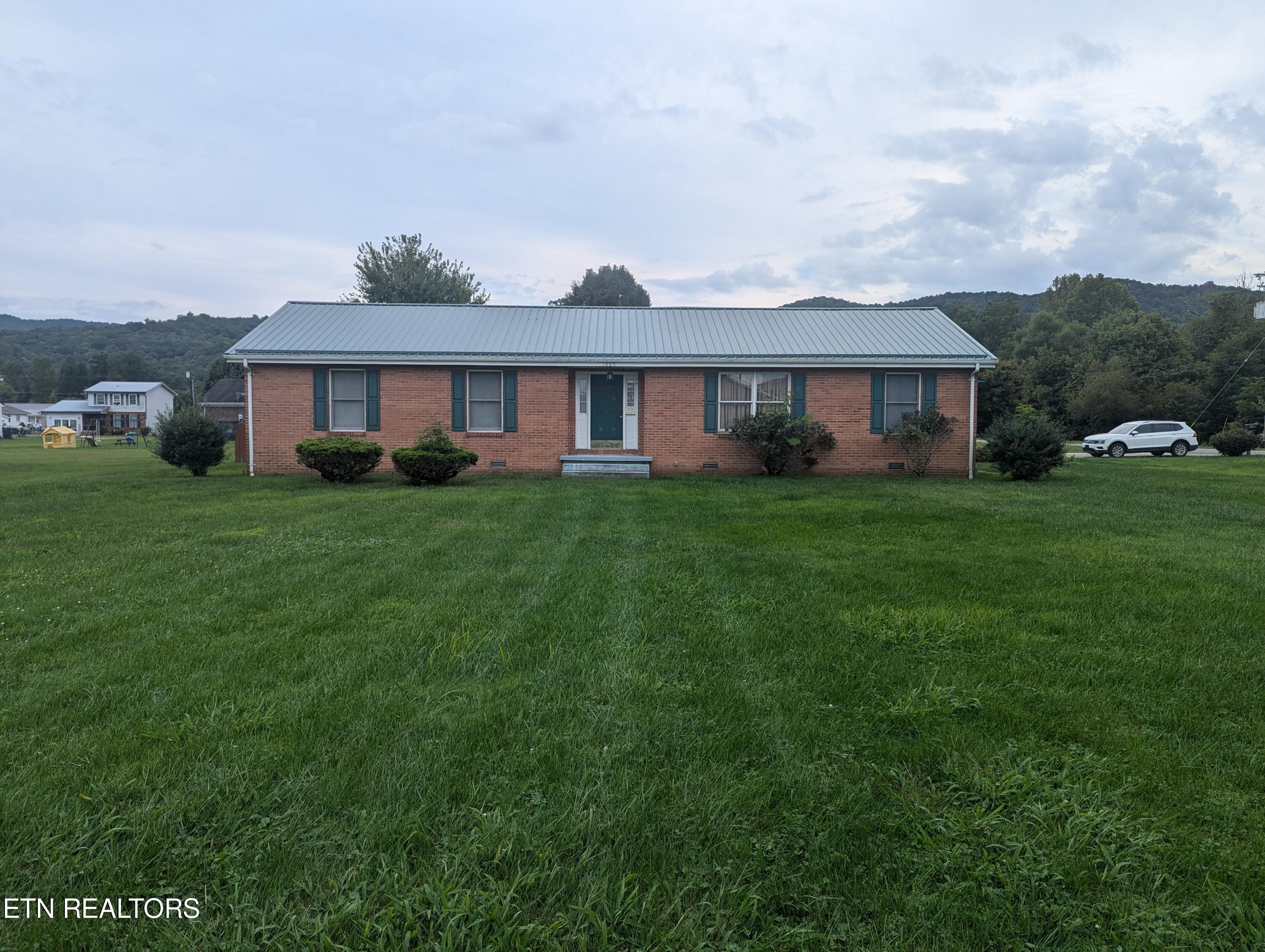 View Middlesboro, KY 40965 house