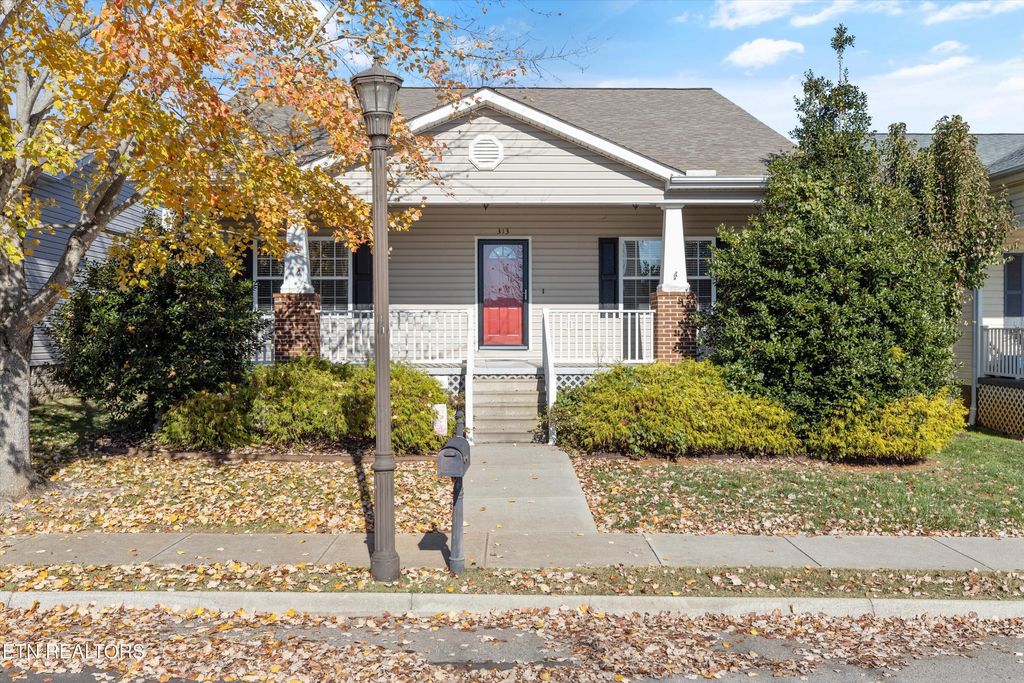 Photo of 313 Willowcreek Blvd, Sweetwater, TN 37874 (MLS # 1284018)