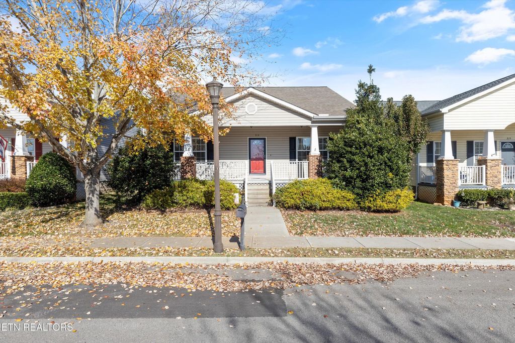 Photo of 313 Willowcreek Blvd, Sweetwater, TN 37874 (MLS # 1284018)