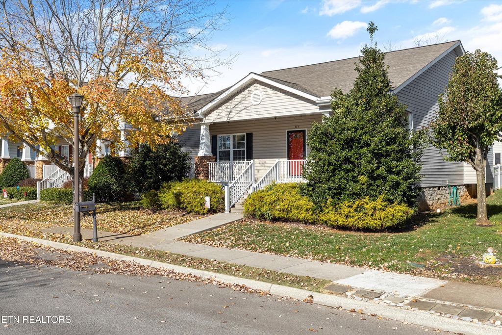 Photo of 313 Willowcreek Blvd, Sweetwater, TN 37874 (MLS # 1284018)