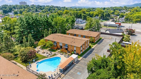 Tiny photo for 3104 N Broadway St #B16, Knoxville, TN 37917 (MLS # 1354536)