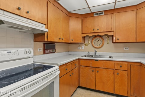 Tiny photo for 3104 N Broadway St #B16, Knoxville, TN 37917 (MLS # 1354536)