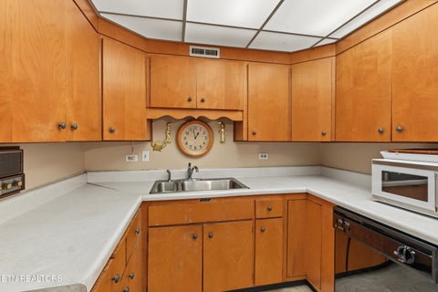 Tiny photo for 3104 N Broadway St #B16, Knoxville, TN 37917 (MLS # 1354536)