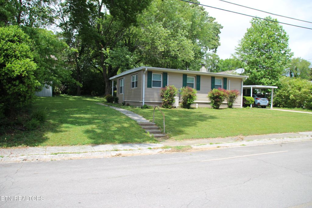Photo of 203 Northwestern Ave, Oak Ridge, TN 37830 (MLS # 1339076)