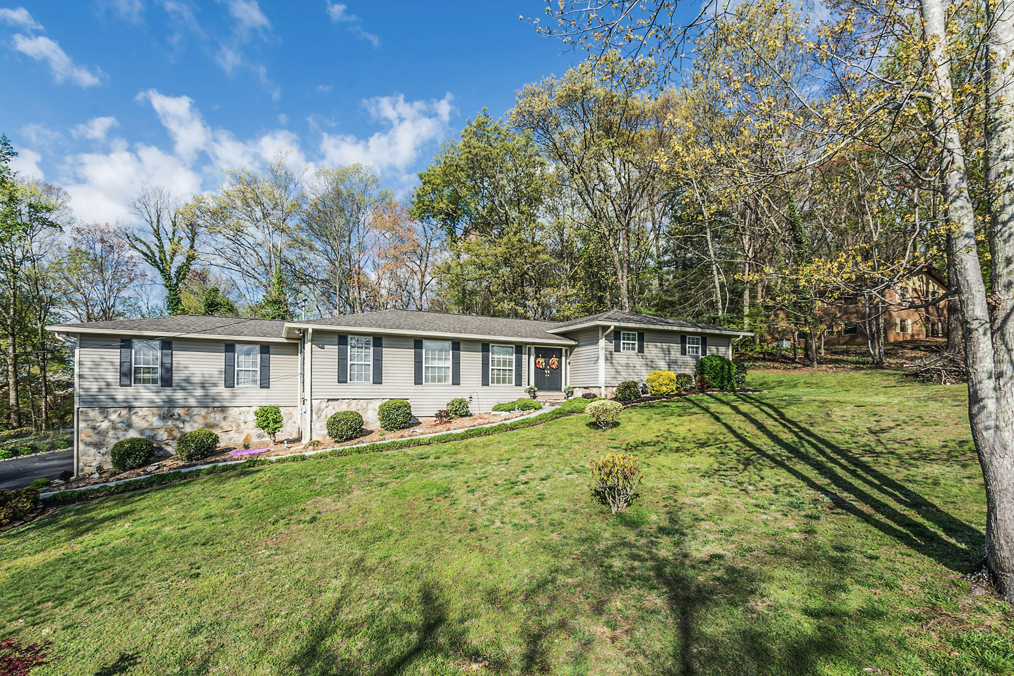 Photo 1 of 1 — 7441 Glastonbury Rd, Knoxville, TN 37931