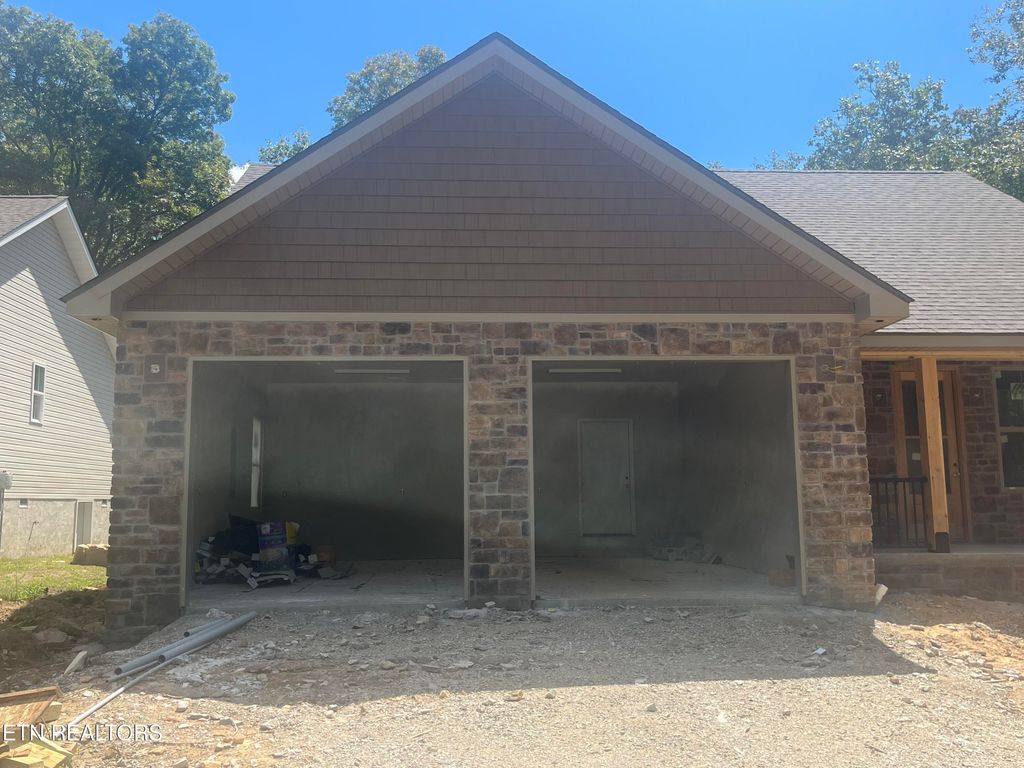 Photo of 382 St George Drive, Crossville, TN 38571 (MLS # 1304117)