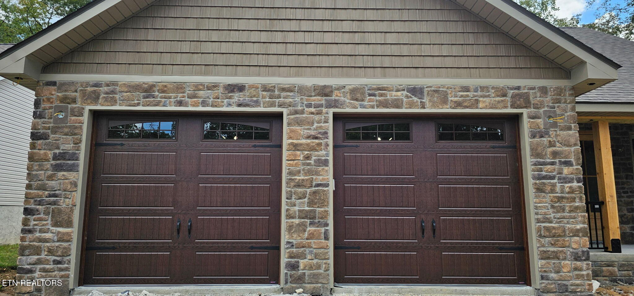 382 St George Drive