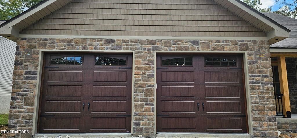 Photo of 382 St George Drive, Crossville, TN 38571 (MLS # 1304117)