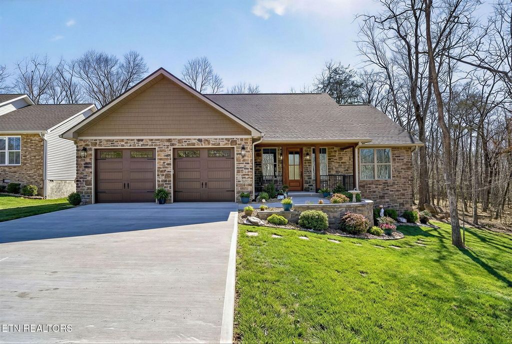 Photo of 382 St George Drive, Crossville, TN 38558 (MLS # 1304117)