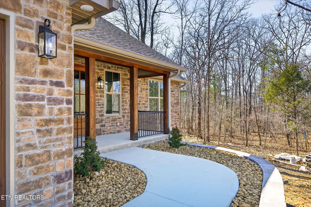 Photo of 382 St George Drive, Crossville, TN 38558 (MLS # 1304117)