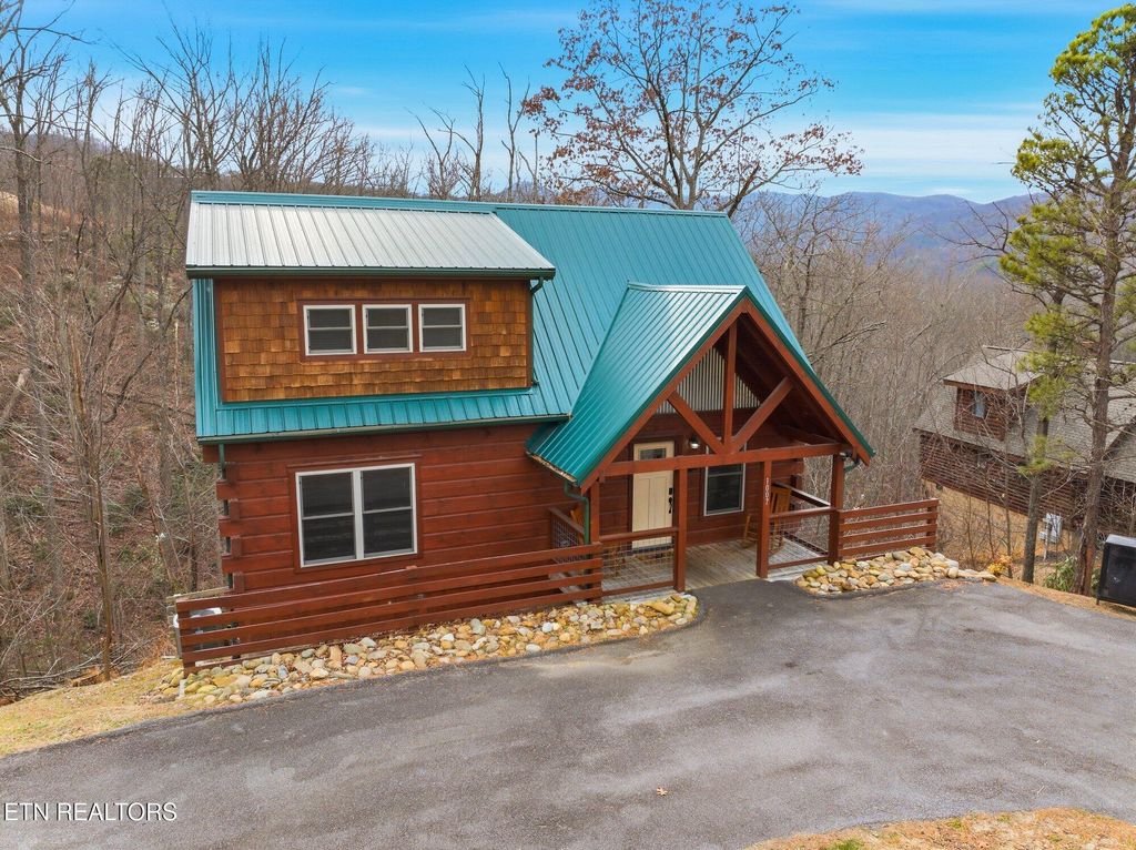 Photo of 1007 Street of Dreams, Gatlinburg, TN 37738 (MLS # 1326065)