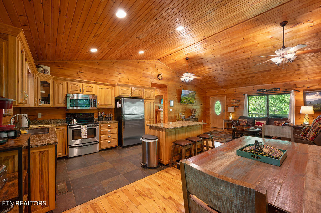 1027 Franklin Lane