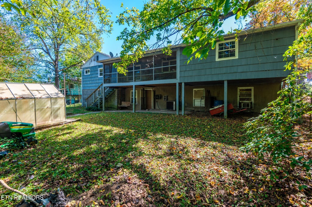 Photo of 401 W Ridgecrest Drive, Kingston, TN 37763 (MLS # 1358082)