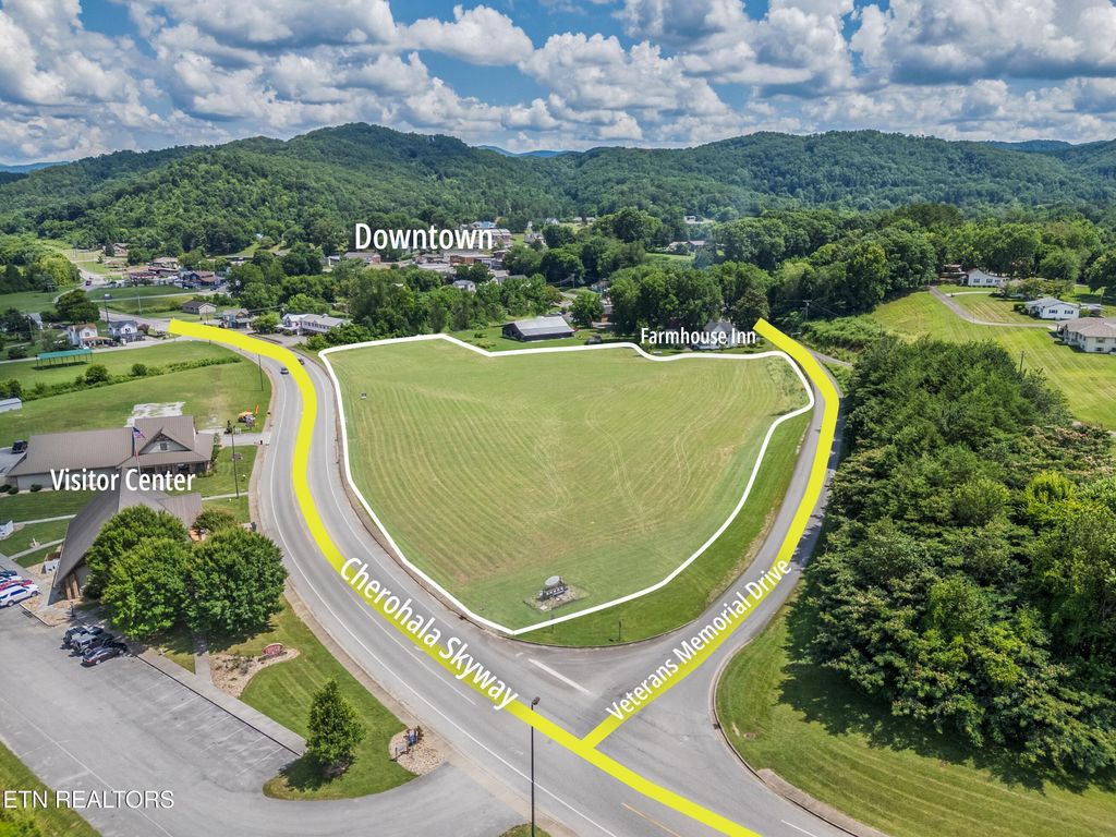 Photo of 1 Cherohala Skyway, Tellico Plains, TN 37385 (MLS # 1323018)