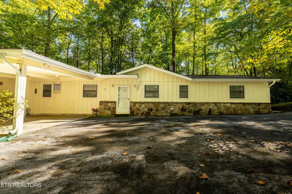 Photo of 1062 N Ridge Place, Sevierville, TN 37876 (MLS # 1318061)