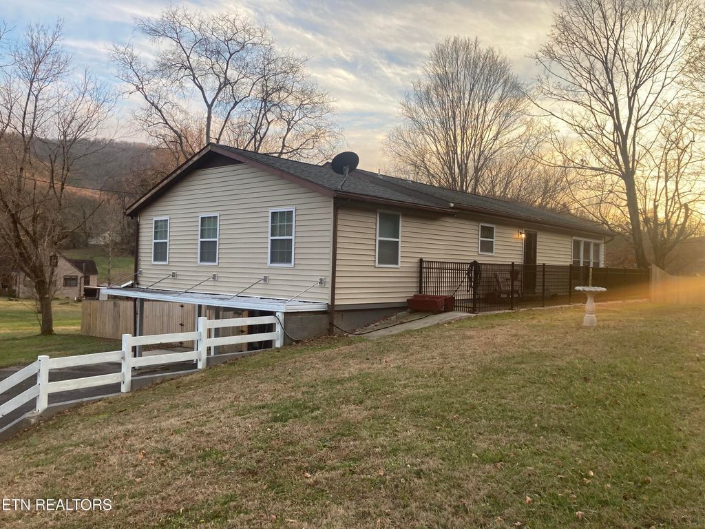 Photo of 4556 Rocky Branch Rd, Walland, TN 37886 (MLS # 1286349)