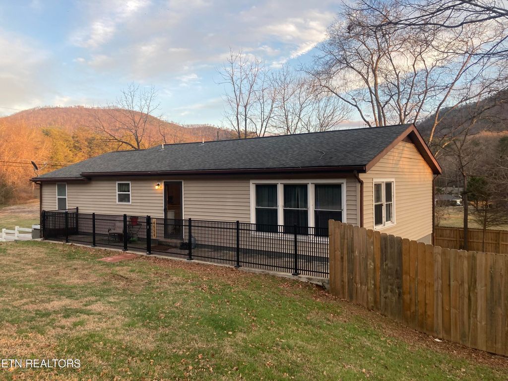 Photo of 4556 Rocky Branch Rd, Walland, TN 37886 (MLS # 1286349)