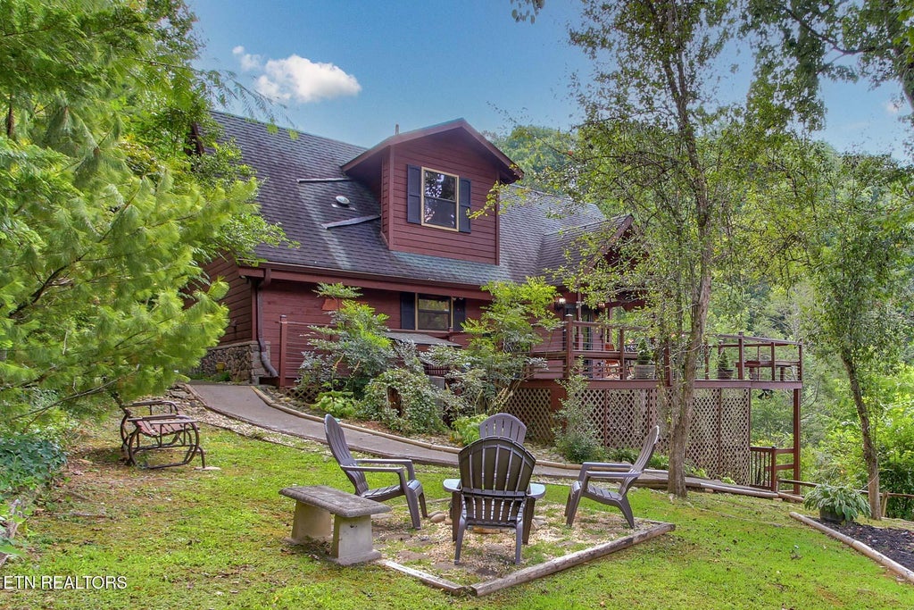 Photo of 919 Grey Fox Tr, Gatlinburg, TN 37738 (MLS # 1354523)