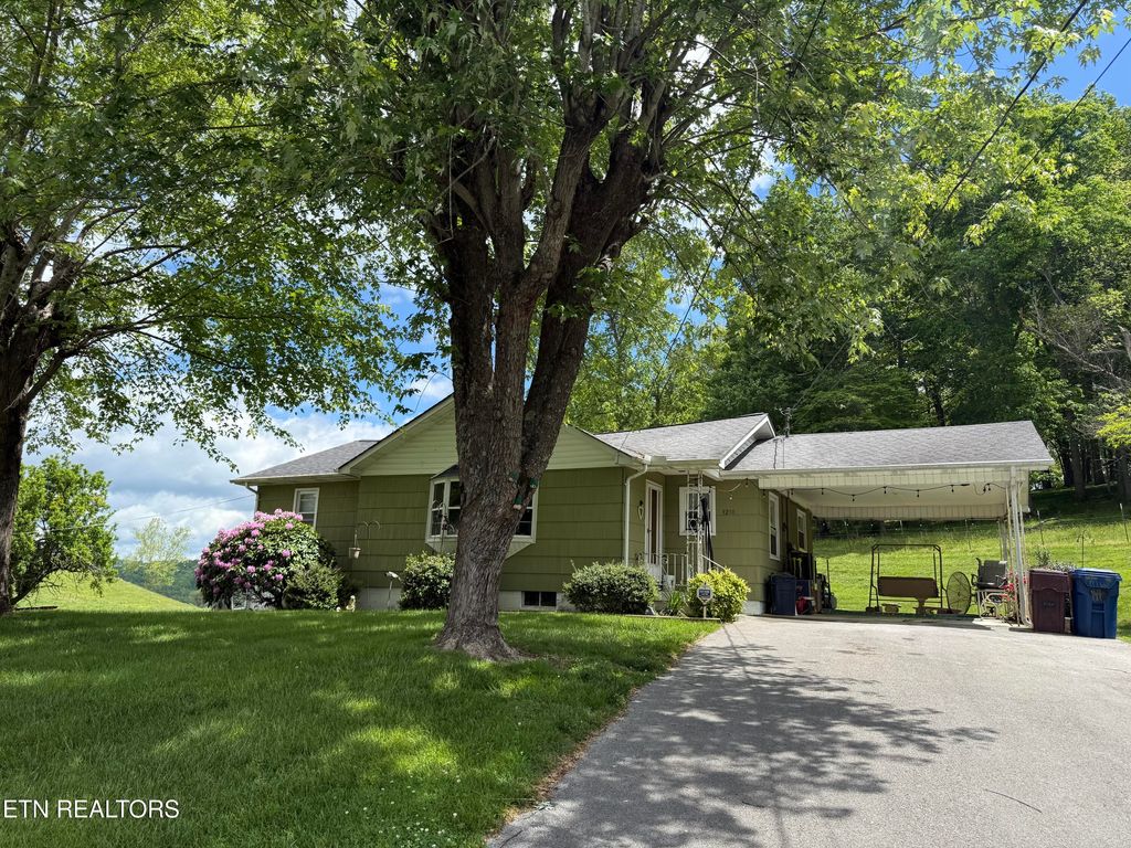 Photo of 3210 CLOUDS Rd, New Tazewell, TN 37825 (MLS # 1301197)