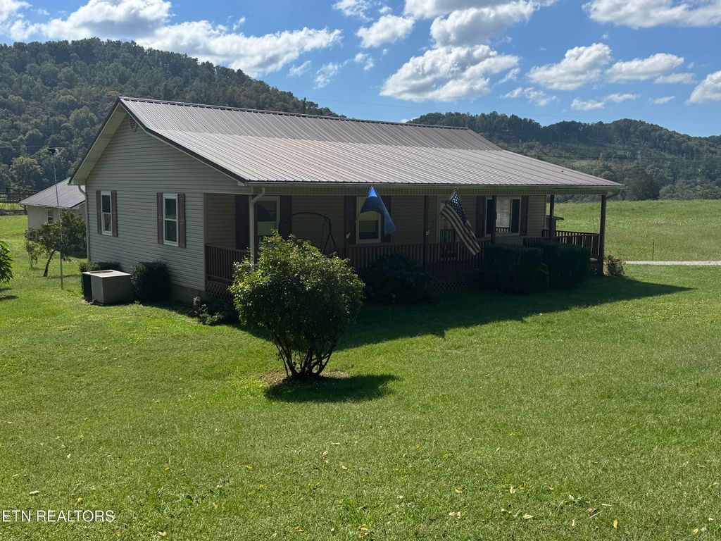 Photo of 1592 Dry Valley Rd, Thorn Hill, TN 37881 (MLS # 1323644)