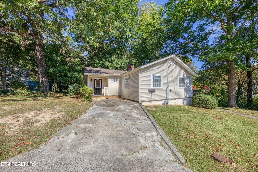 Photo of 102 Decatur Rd, Oak Ridge, TN 37830 (MLS # 1317619)