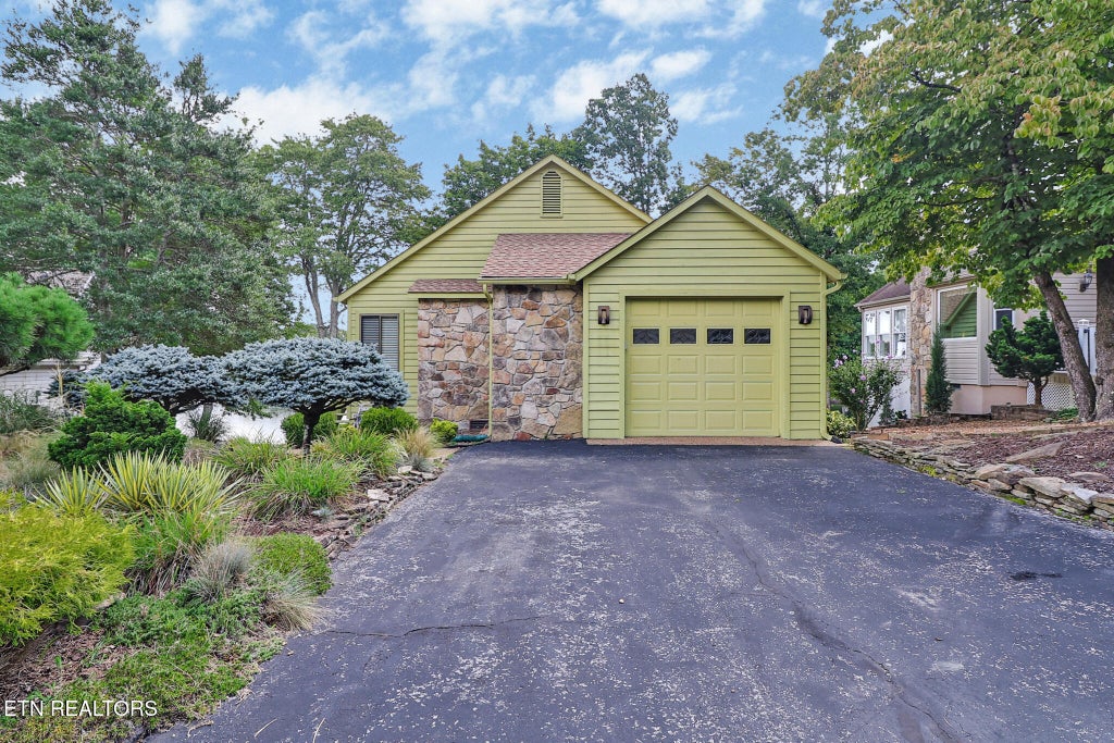 Photo of 50 Hickory Cove Lane, Fairfield Glade, TN 38558 (MLS # 1351008)