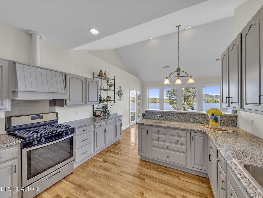 Photo of 261 Morning Cove Rd, Kingston, TN 37763 (MLS # 1313986)