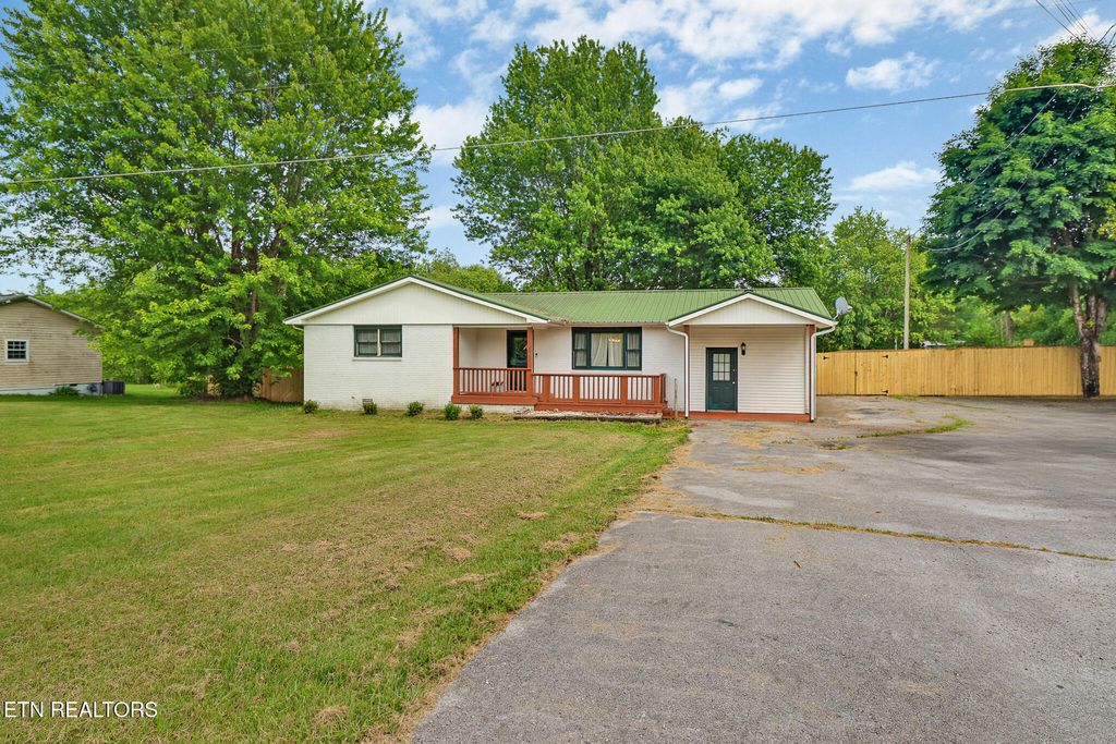 Photo of 3341 Tabor Loop, Crossville, TN 38571 (MLS # 1304052)