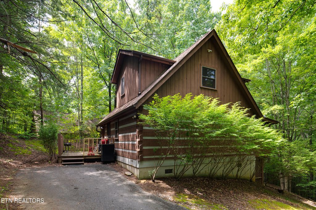 Photo of 2345 Courtney Lane, Sevierville, TN 37876 (MLS # 1312210)