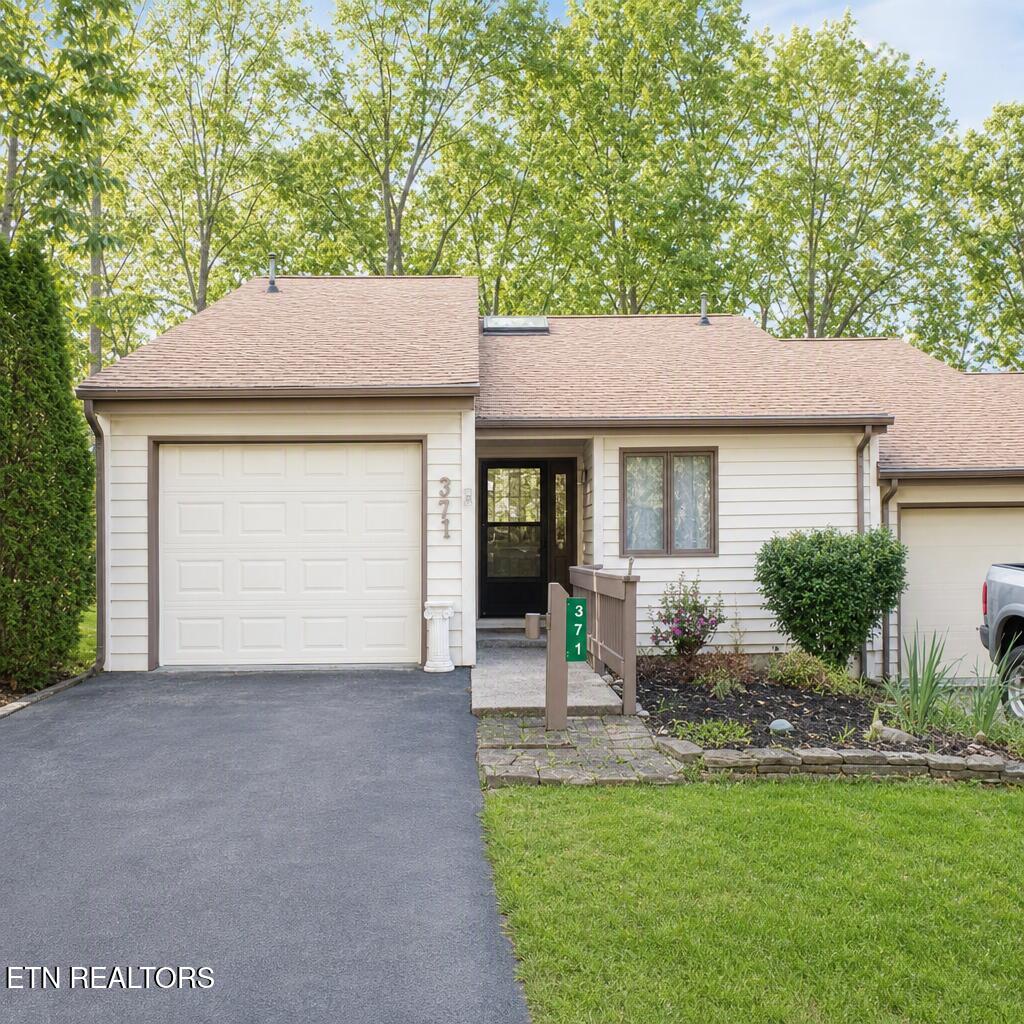 Photo of 371 Lake Catherine Court, Crossville, TN 38558 (MLS # 1359657)