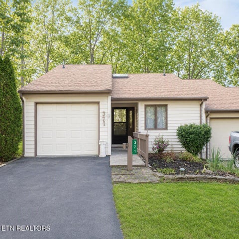 Photo of 371 Lake Catherine Court, Crossville, TN 38558 (MLS # 1359657)