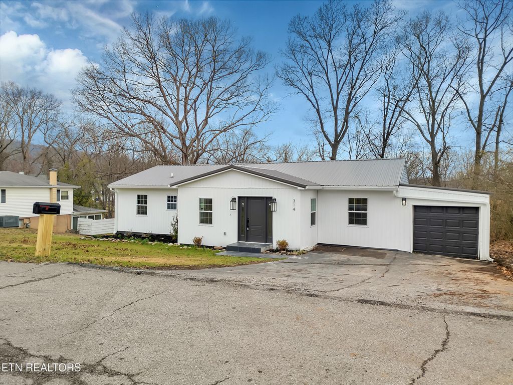 Photo of 314 Lakemont Drive, Rockwood, TN 37854 (MLS # 1329801)