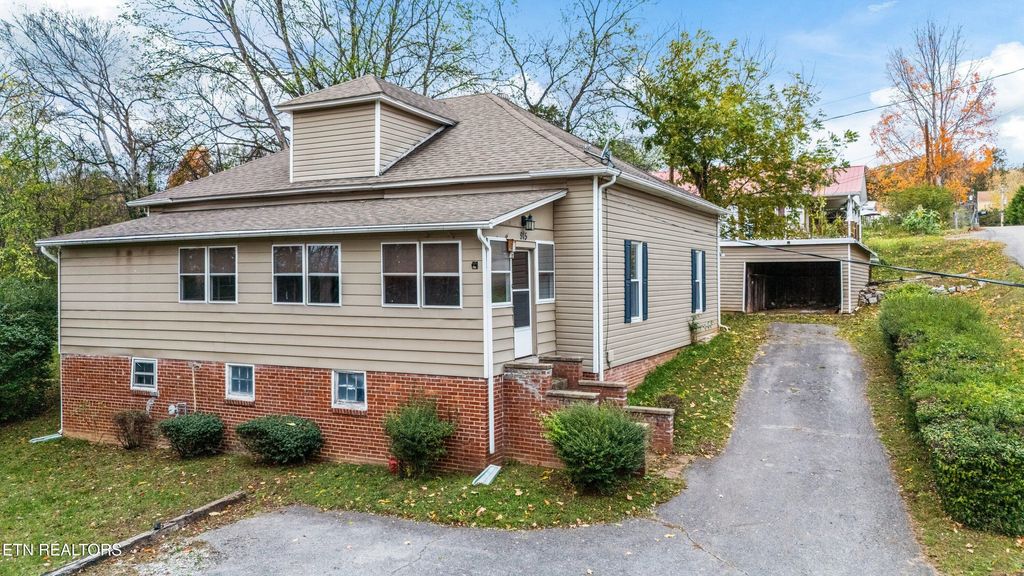 Photo of 915 Mill St, Dandridge, TN 37725 (MLS # 1283324)