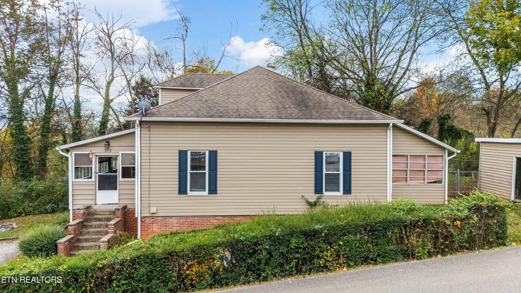 Photo of 915 Mill St, Dandridge, TN 37725 (MLS # 1283324)
